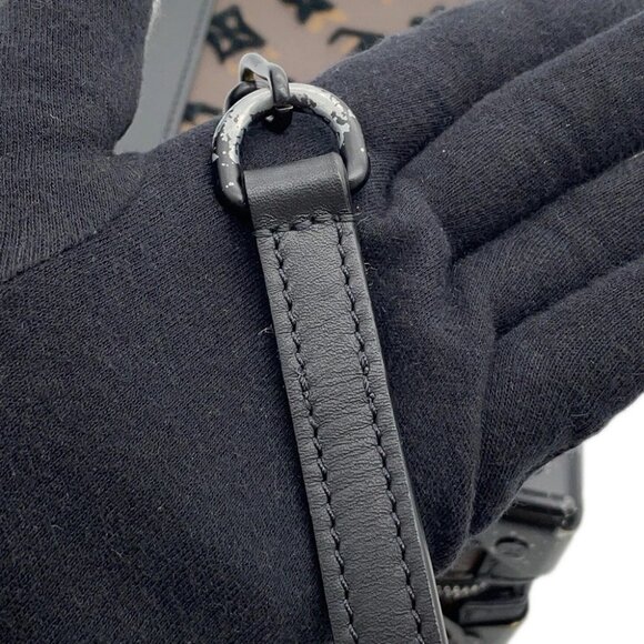 LOUIS VUITTON Vertical・Soft Trunk Monogram / Toughtage Noir M45044 - Picture 7 of 15